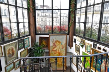 Inside a restaurant in Paris [4000x6000]