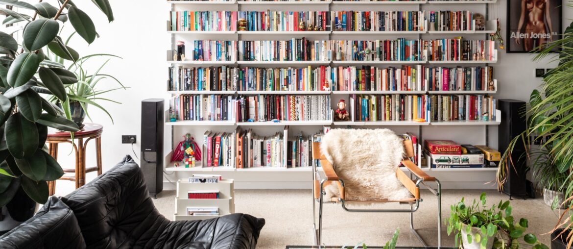 Split-level apartment full of houseplants set in a 1937 modernist building, Peckham, Southwark, southeast London, UK [2400x1602]