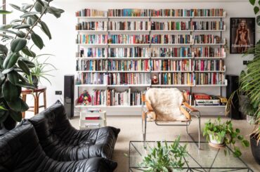 Split-level apartment full of houseplants set in a 1937 modernist building, Peckham, Southwark, southeast London, UK [2400x1602]