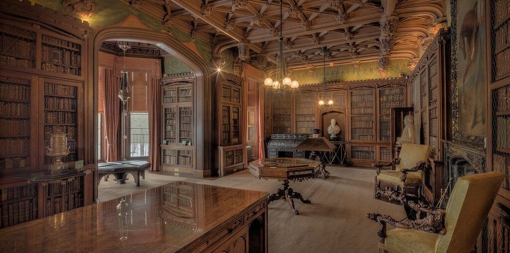 The library inside Abbotsford House In Scotland [2500x1667]