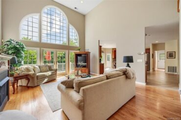 Gorgeous high ceilings w/ unique window design. You can see the stars through the upper windows at night. Hudson Valley, NY. [1024x680]