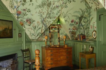 Bedroom by late American designer Henry Davis Sleeper. Now a National Historic Landmark, the house, Beaumont, is perched on a rock ledge overlooking Gloucester Harbor, in Massachusetts. [1055 X 1000]