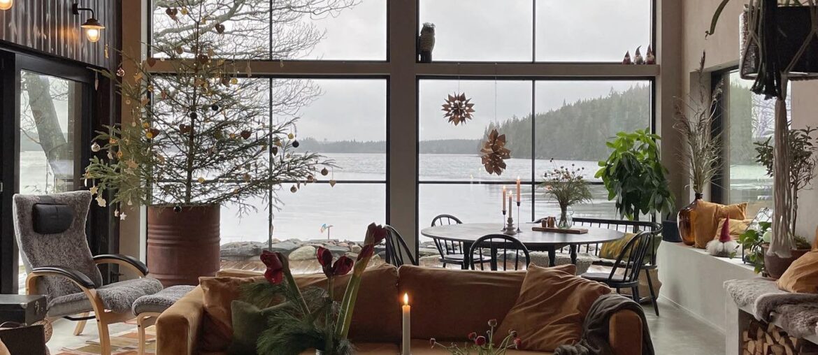 Lakeside cabin with views, Lerum, Västra Götaland County, southwest Sweden [1440x1796]