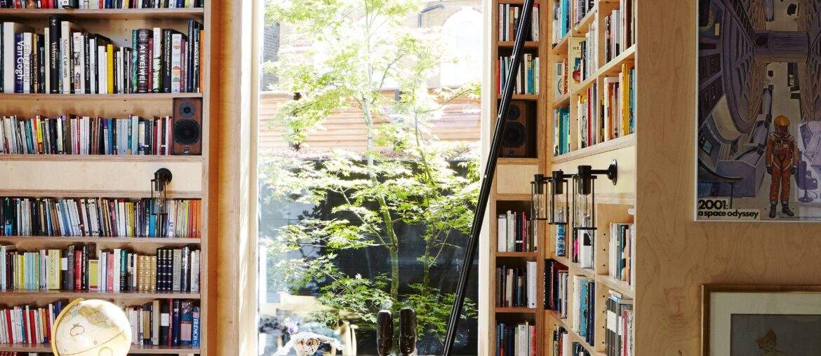 Double height library space extension added to a Victorian house in East Dulwich, South East London, UK [3604x5328]