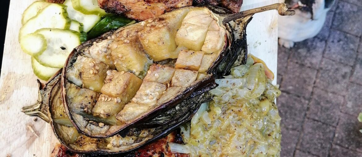 Haut de cuisse aux épices cajun et citron-miel + aubergines braisées + l'envie du cienchien