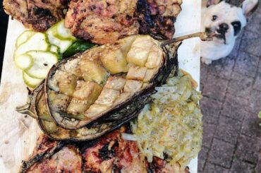 Haut de cuisse aux épices cajun et citron-miel + aubergines braisées + l'envie du cienchien