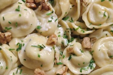 Tortellinis maison au bleu, noix, miel et ciboulette. Pâte fraîche maison.