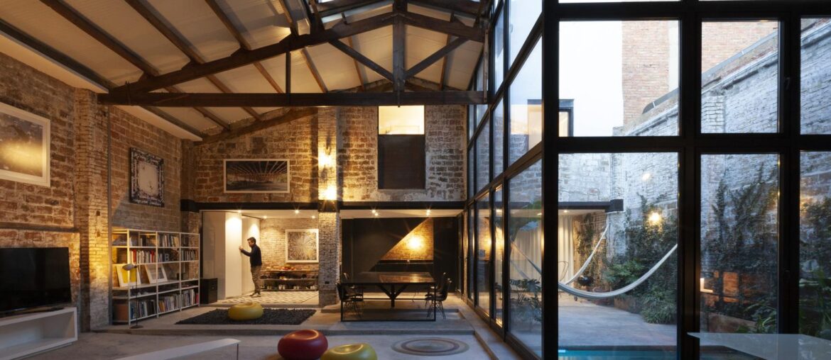 Open plan living in renovated warehouse [1569 x 1000] Barcelona, Spain