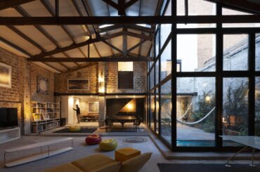 Open plan living in renovated warehouse [1569 x 1000] Barcelona, Spain