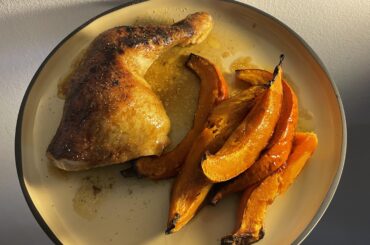 Repas simple mais bon ! Potimaron et cuisse de poulet rôti au miel.