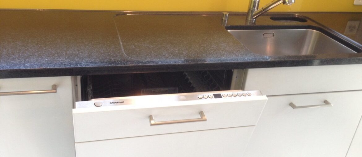 What's the tiny sink in the back for?