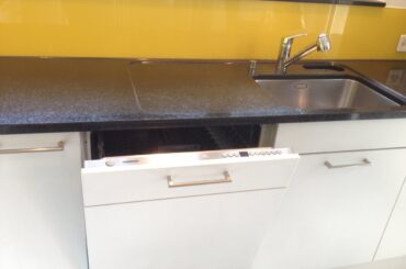 What's the tiny sink in the back for?