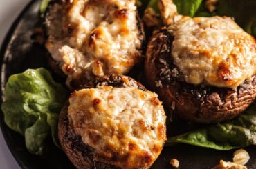 Champignons farcis ai chèvre, miel et noix