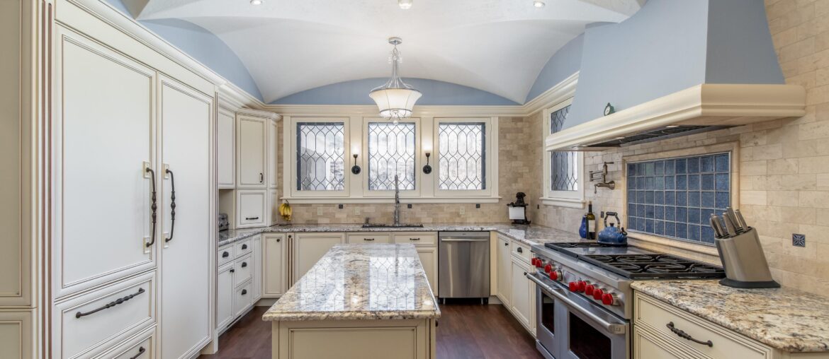Loved the ceiling in this kitchen!