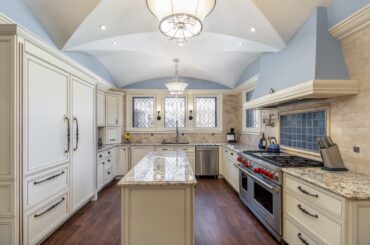 Loved the ceiling in this kitchen!