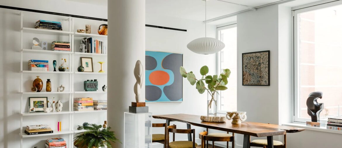 Colorful modern apartment in New York [2240 x 1260]