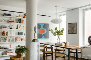 Colorful modern apartment in New York [2240 x 1260]