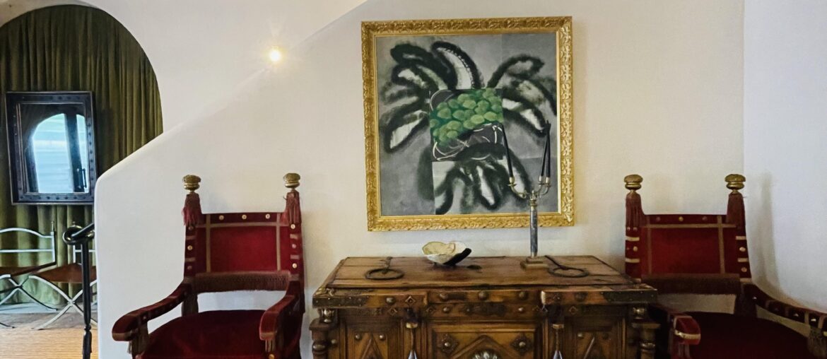 Esme hotel in Miami Beach. In the 30s, the property housed Al Capone’s underground gambling operation [OC] [3024 x 4032]