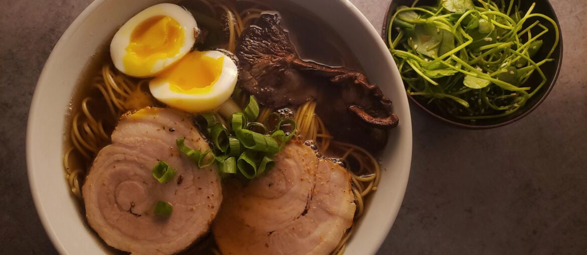 Shoyu ramen et sa petite salade de pourpier au ponzu-mayonnaise
