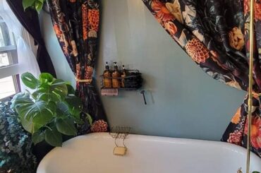 Small Bathroom with Clawfoot Tub; My Little Slice of Paradise [640 x 1240]