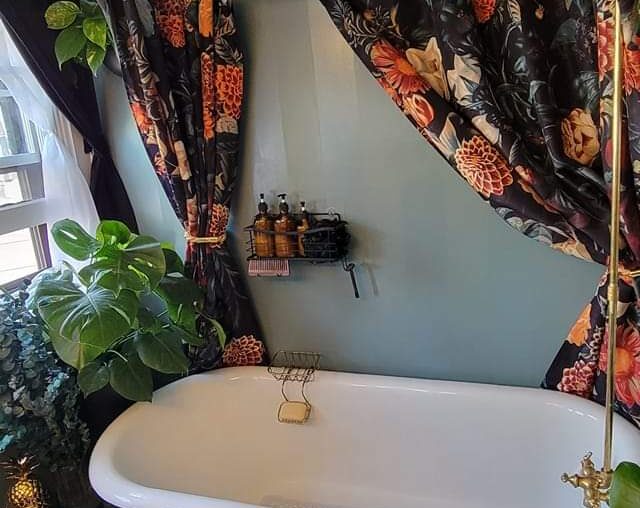 Small Bathroom with Clawfoot Tub; My Little Slice of Paradise [640 x 1240]