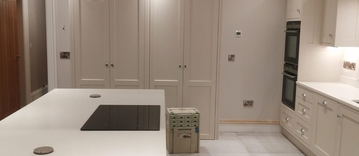 A really nice kitchen me and my boss made and sprayed. 30mm thick door and right hand tall unit leads to a walkin larger.