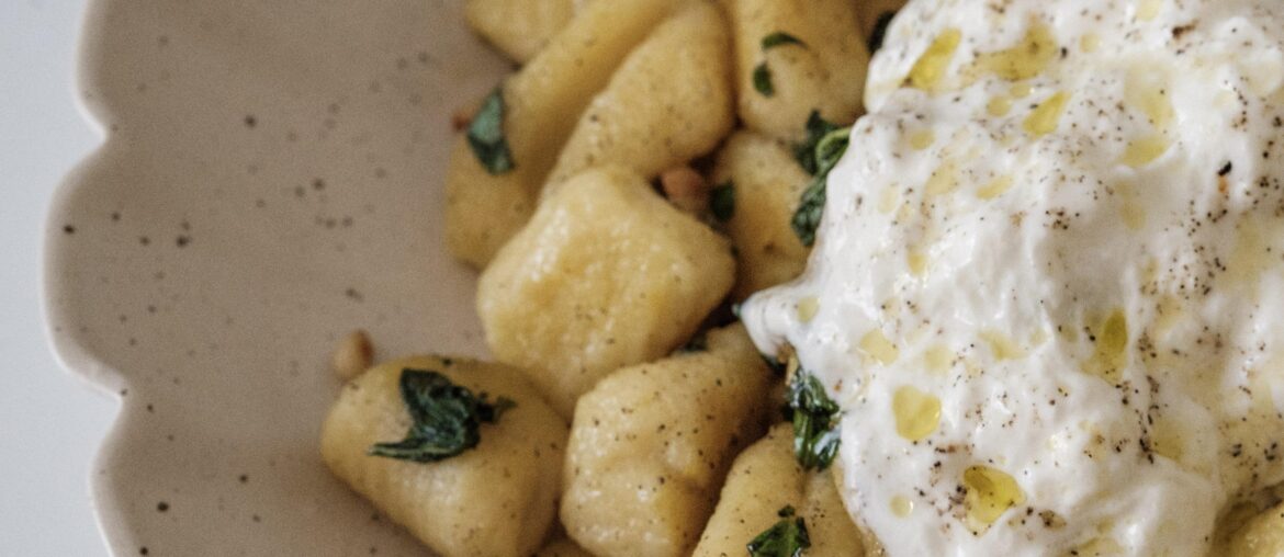 Gnocchi all'olio e basilico