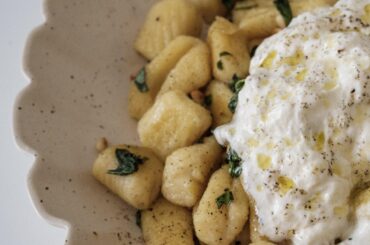 Gnocchi all'olio e basilico