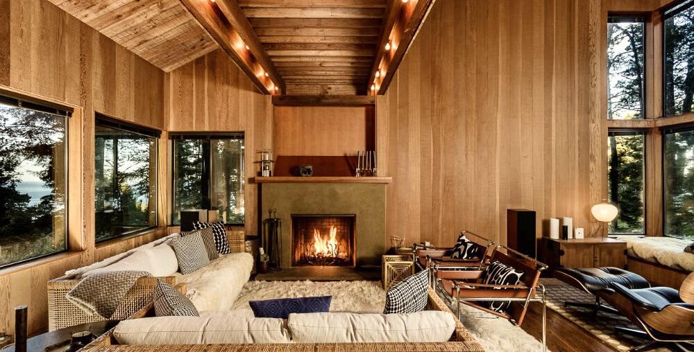 Living area. House in California. [1000x650].