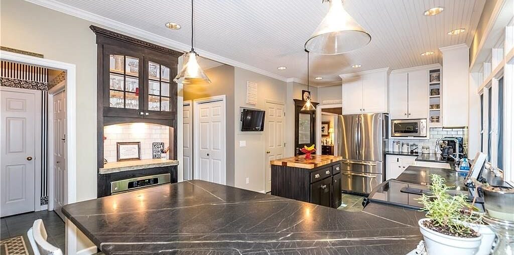 what kind of stone is on this countertop?