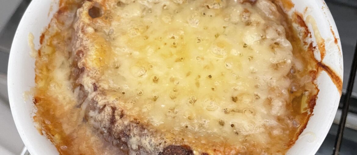 Soupe à l’oignon gratinée