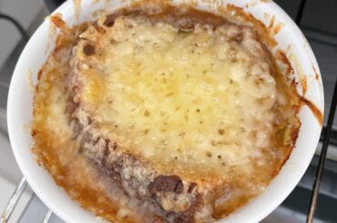 Soupe à l’oignon gratinée