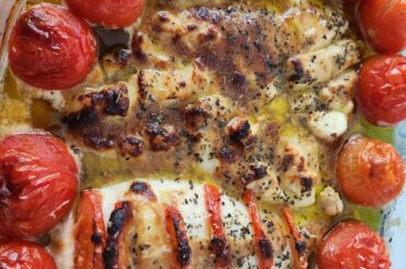 Filets de poulet au parmesan en 2 façons : carrelés et entrecoupés de tomate, écrasé de pommes de terre
