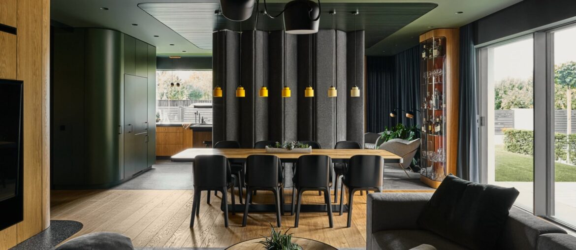 House on the lakefront in Środa Wielkopolska, Poland. [1800x1199]