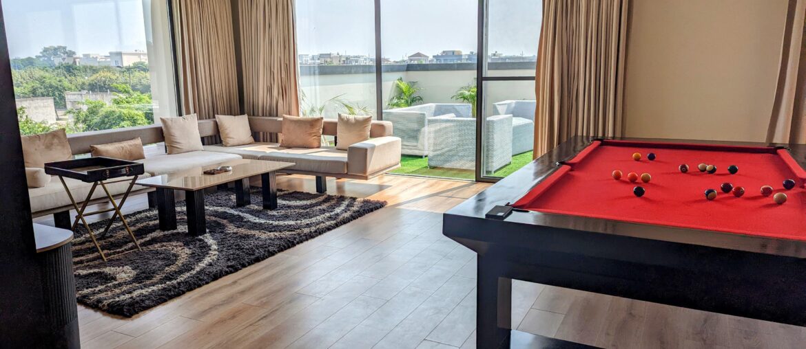 Putting my Entertainment room together [4080 x 3072]