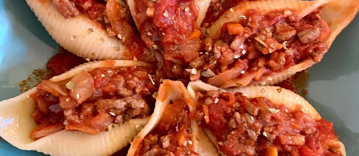 Conchiglioni farcies au bœuf épicé