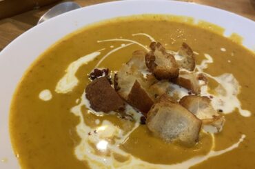 Soupe au potimarron, chorizo et croutons maison (et de l’abbaye de citeaux en accompagnement)