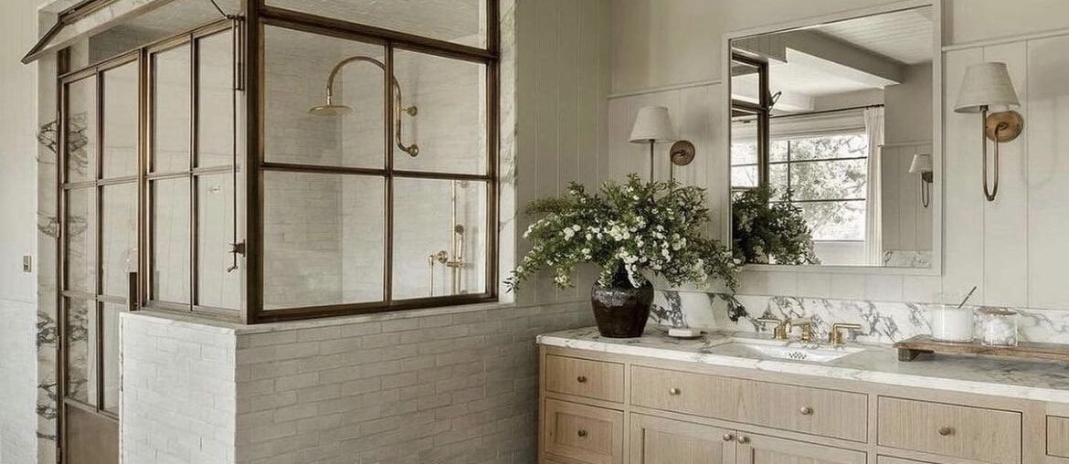 Elegant bathroom, California, USA [1170x1426]