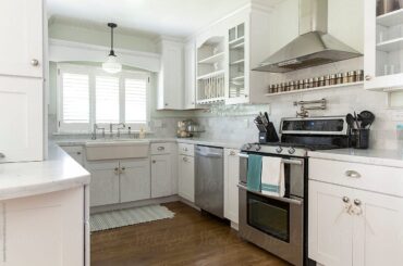 Am I the only one who thinks stainless steel stand alone appliances always ruin the kitchen aesthetic? Especially these types of American ovens.