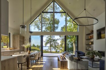 Breezy double-height vaulted ceiling living space in a waterfront house, Annapolis, Maryland [2300x1533]