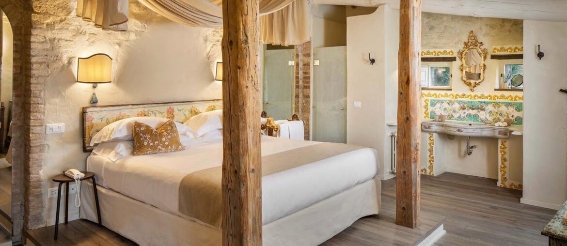 Bedroom from a hotel in Torrita do Siena, Italy [1440x960]