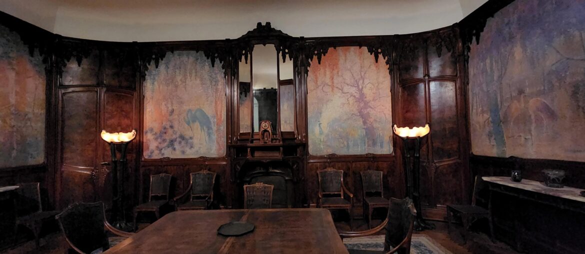 The Wisteria Room in the Metropolitan Museum of Art, New York. 1910–14. Lucien Lévy-Dhurmer. Originally at 10 bis Avenue Élysées Reclus in Paris, less than a block away from the Eiffel Tower. The building itself survives but the interiors, except this one were auctioned.[4000x1848]