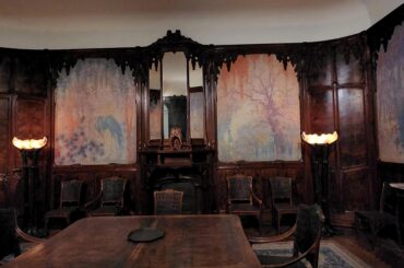 The Wisteria Room in the Metropolitan Museum of Art, New York. 1910–14. Lucien Lévy-Dhurmer. Originally at 10 bis Avenue Élysées Reclus in Paris, less than a block away from the Eiffel Tower. The building itself survives but the interiors, except this one were auctioned.[4000x1848]