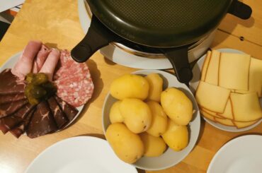 Ce soir c'est raclette. Ou bien fondu ? Mmh quel dilemme.