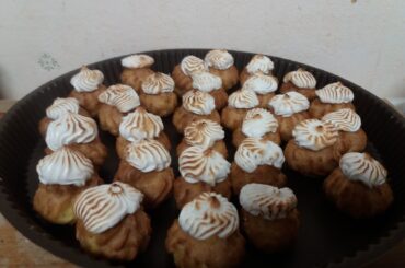 Choux au cirton, meringue italienne.