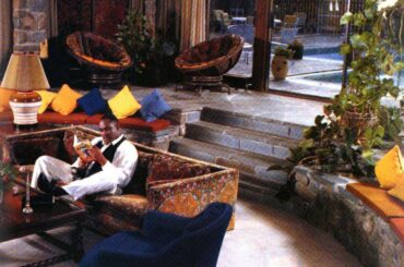 Eddie Jackson's living room from an Ebony Magazine article [847 x 624]