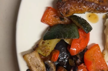 Purée mousseline, poêlée de legumes et cote de veau en sauce