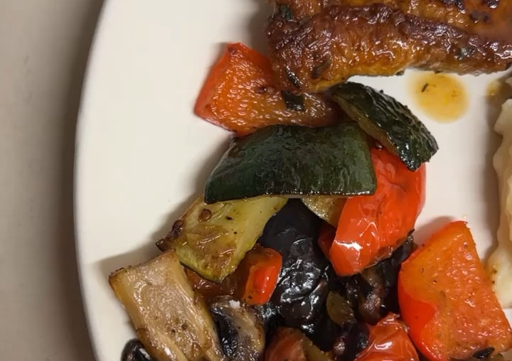 Purée mousseline, poêlée de legumes et cote de veau en sauce