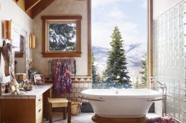 A bathroom overlooking the mountains of Utah [1043×1259]