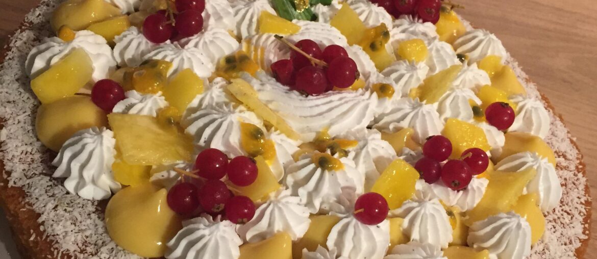 Baba exotique : Citron vert/mangue/passion/ananas/rhum/vanille et chantilly coco ☺️